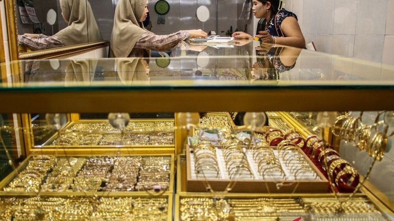 Harga Emas Antam kembali menunjukkan tren kenaikan pada Sabtu ini, melonjak Rp5.000 per gram. Simak detail harga jual dan ketentuan pajaknya di sini untuk informasi terbaru.