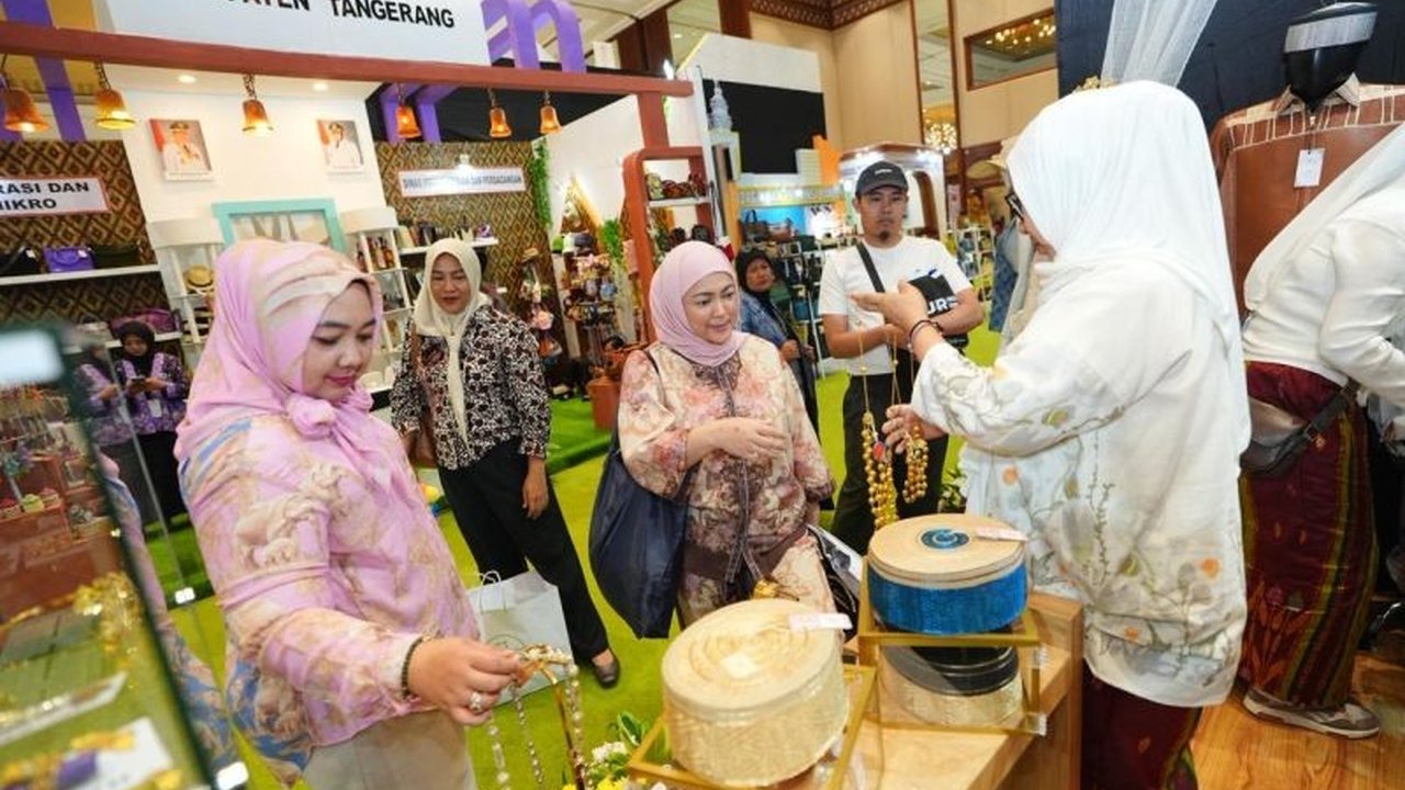 Perayaan 46 Tahun Dekranas dan HKG PKK ke-54 di Makassar menargetkan 5.000 peserta, berpotensi menggerakkan roda ekonomi UMKM dan pariwisata lokal secara signifikan. Ini menjadi ajang penting untuk memperkuat posisi Sulawesi Selatan.