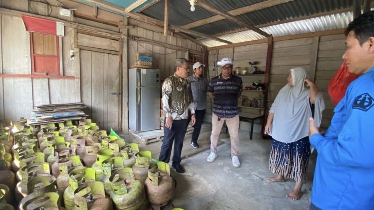 Pemerintah Provinsi Sulawesi Tenggara (Pemprov Sultra) melalui Disperindag menggelar pasar murah LPG 3 Kg di Kendari untuk mengatasi kelangkaan dan praktik penimbunan yang menyebabkan kenaikan harga di masyarakat, sekaligus memastikan distribusi merata.