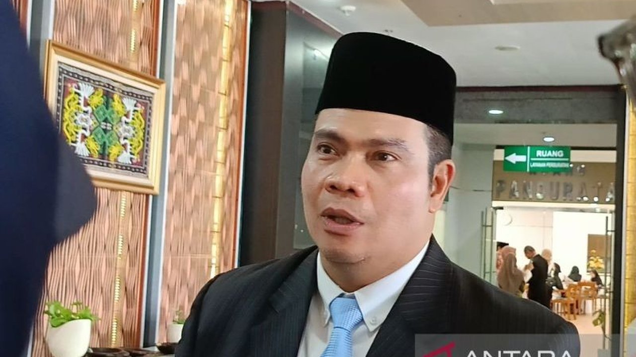 Warga di sejumlah kawasan pelosok Kalimantan Timur menunjukkan kemandirian luar biasa dalam mengelola PLTS Komunal, memastikan pasokan listrik stabil di tengah keterbatasan akses infrastruktur.