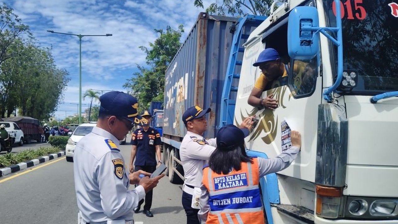 Operasi terpadu di Tarakan menjaring ratusan kendaraan angkutan barang dengan pelanggaran KIR dan ODOL, menegaskan komitmen keselamatan lalu lintas di Kaltara.