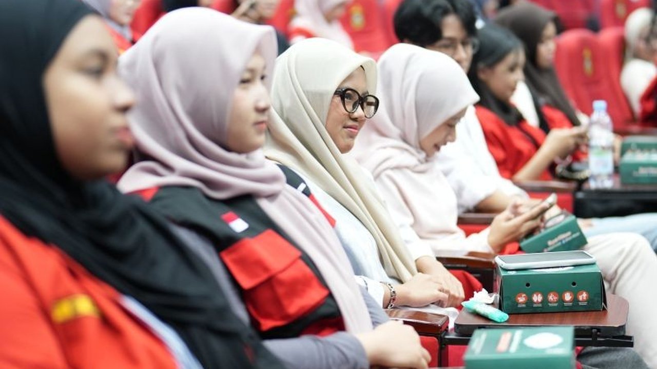 Universitas Hasanuddin (Unhas) meluncurkan program Kuliah Kerja Nyata (KKN) Tematik KIP untuk mewujudkan desa informatif dan transparan, menjadikan mahasiswa fasilitator utama dalam keterbukaan informasi publik.