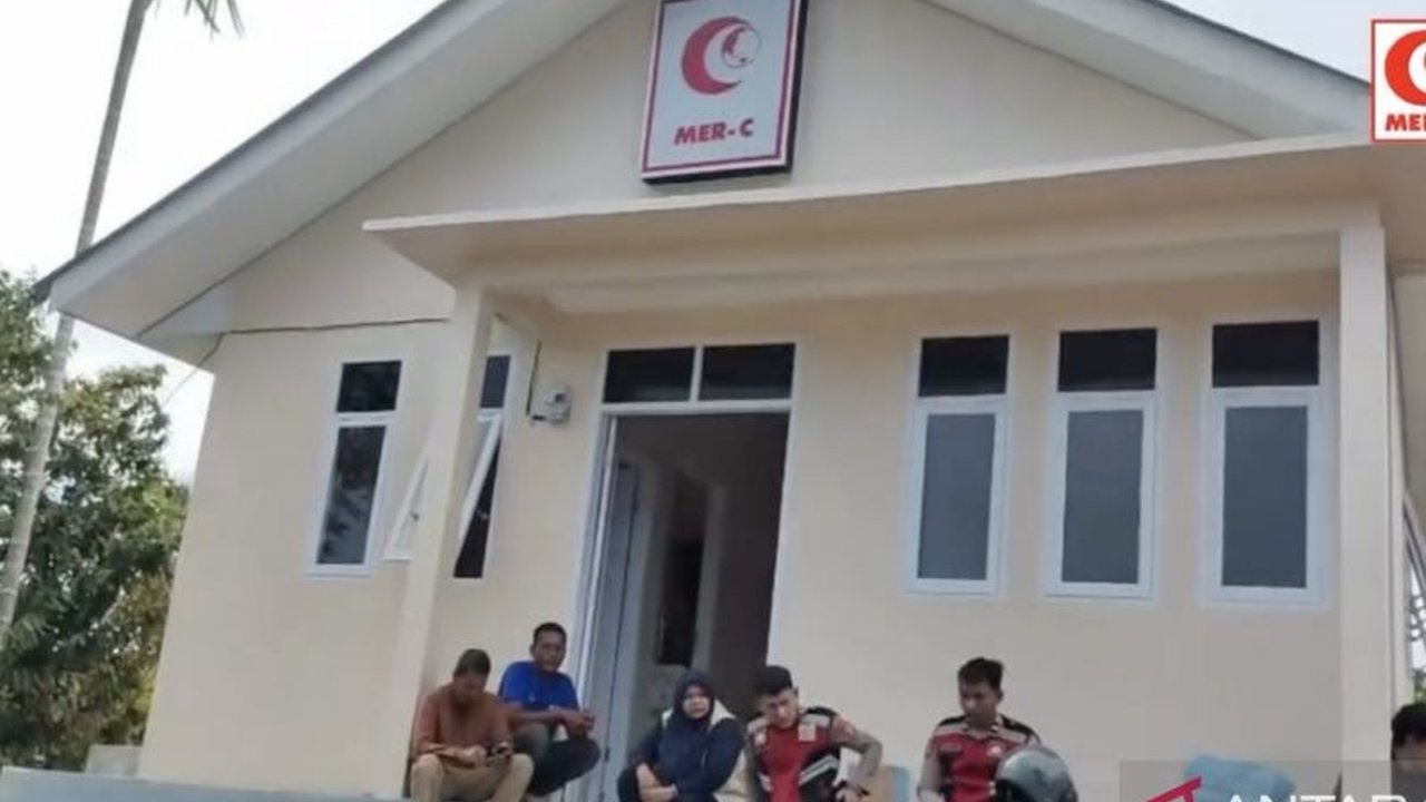 MER-C Indonesia kini resmi mengoperasikan klinik baru di Lhokseumawe, fokus meningkatkan layanan kesehatan dasar bagi pengungsi Rohingya yang direlokasi. Simak detailnya.