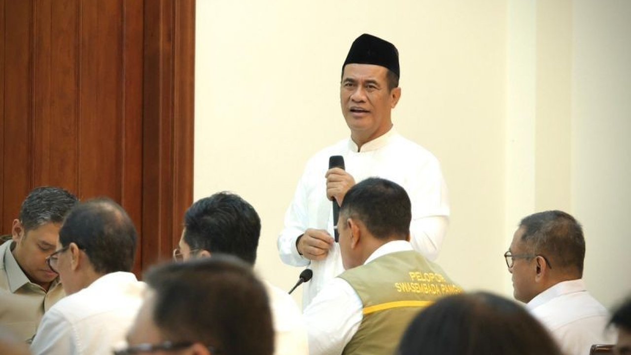 Menteri Pertanian Andi Amran Sulaiman menginstruksikan BUMN pangan untuk menjadi penggerak utama hilirisasi pertanian nasional, guna memperkuat industri dan ketahanan pangan.