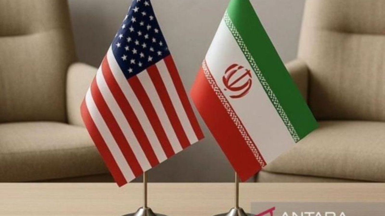 Iran mengecam serangan Amerika Serikat di pesisir selatannya, menuduh Washington melanggar Piagam PBB dan pakta damai yang baru ditandatangani, memicu eskalasi Konflik Iran AS.