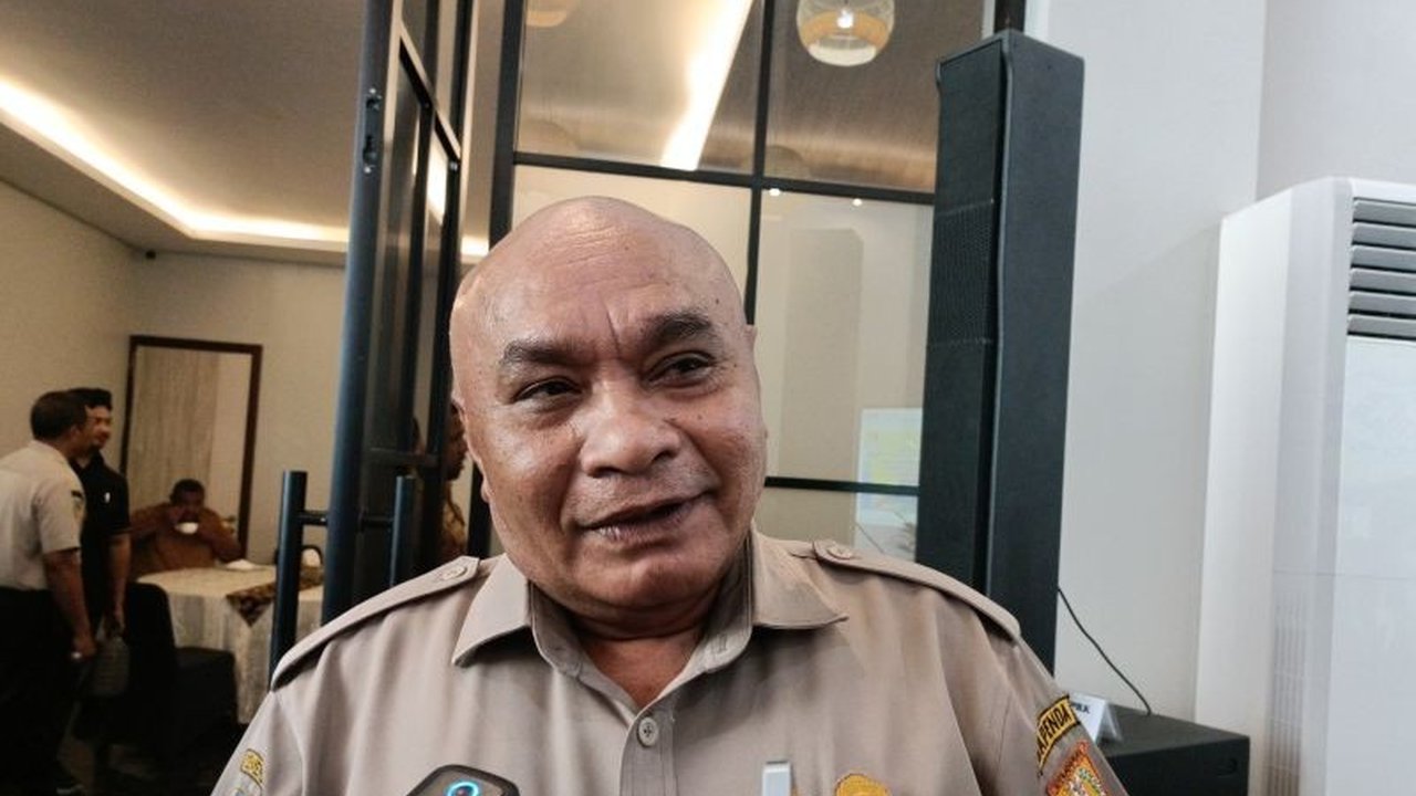 Badan Pendapatan Daerah (Bapenda) Kota Jayapura melaporkan realisasi penerimaan PBB-P2 Jayapura telah mencapai Rp21,8 miliar hingga pertengahan Juni 2026, mendekati separuh target tahunan. Simak strategi Bapenda untuk mencapai target penuh dan bagaimana d