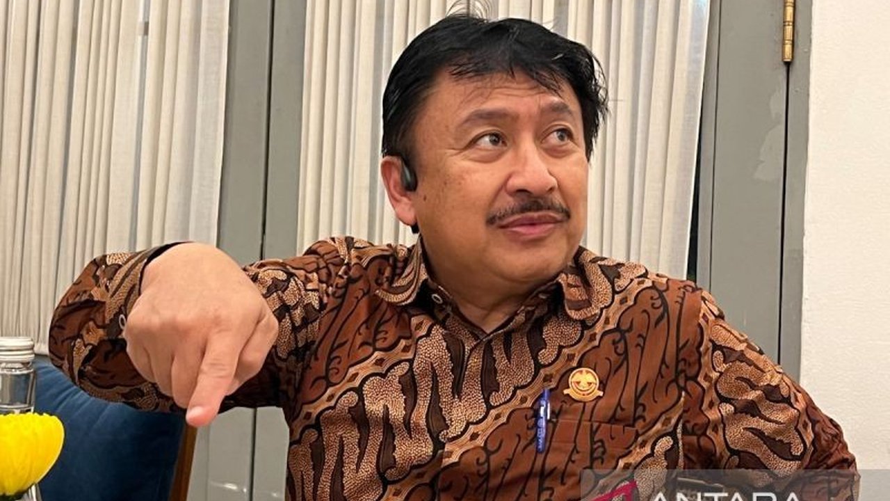 Kementerian Perhubungan (Kemenhub) menegaskan belum menerima permintaan resmi dari pemerintah daerah terkait pengaktifan kembali status Bandara Husein Sastranegara Internasional. Hal ini menjadi pertimbangan utama dalam evaluasi status bandara tersebut.