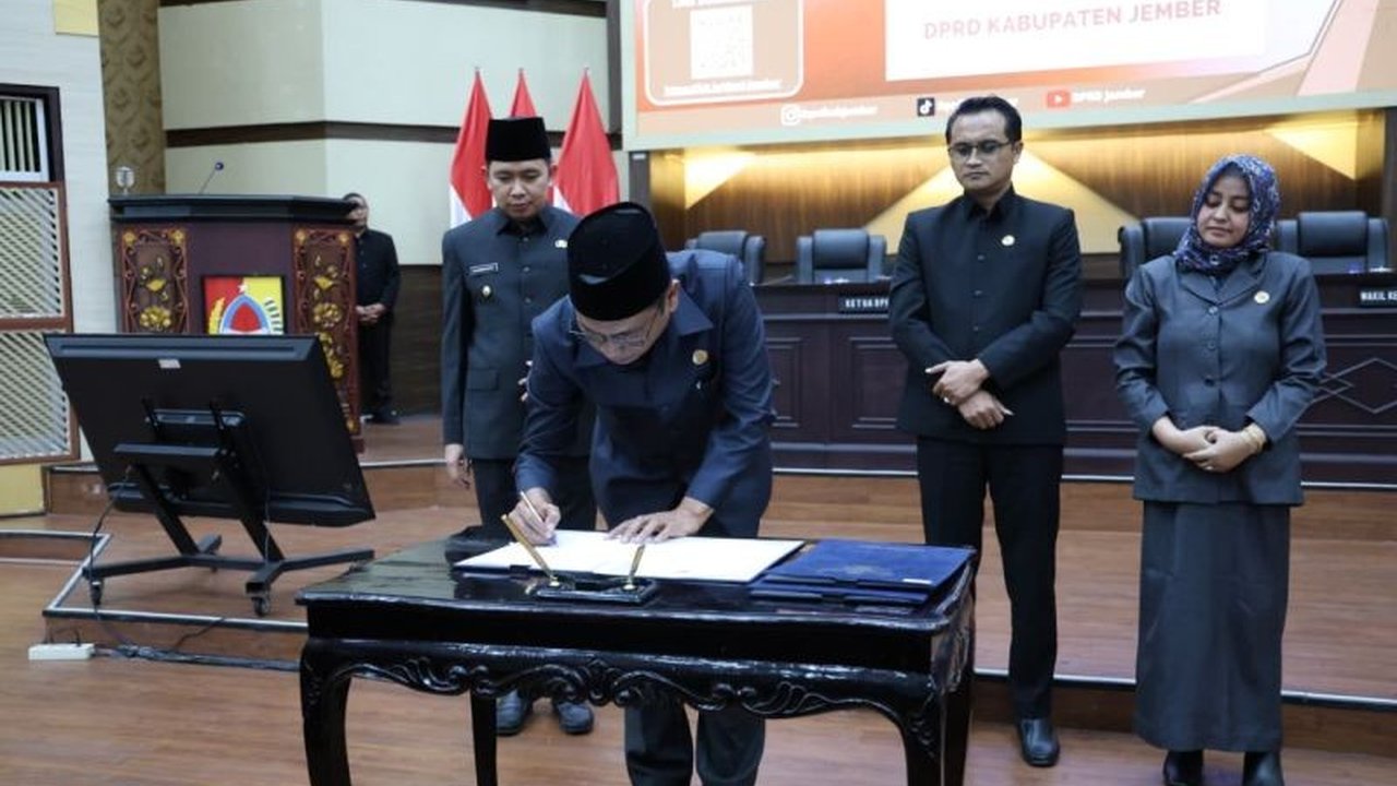 Pemkab dan DPRD Jember sepakati lima Raperda menjadi Perda. Langkah strategis ini perkuat tata kelola pemerintahan dan akselerasi pembangunan di Kabupaten Jember.