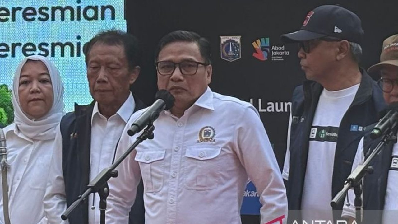 Ketua DPRD DKI Jakarta Suhud Alynudin mendesak Pemprov DKI untuk serius mempercepat penanganan banjir dan macet Jakarta, pekerjaan rumah utama menjelang usia lima abad kota ini, demi transformasi menjadi kota global.