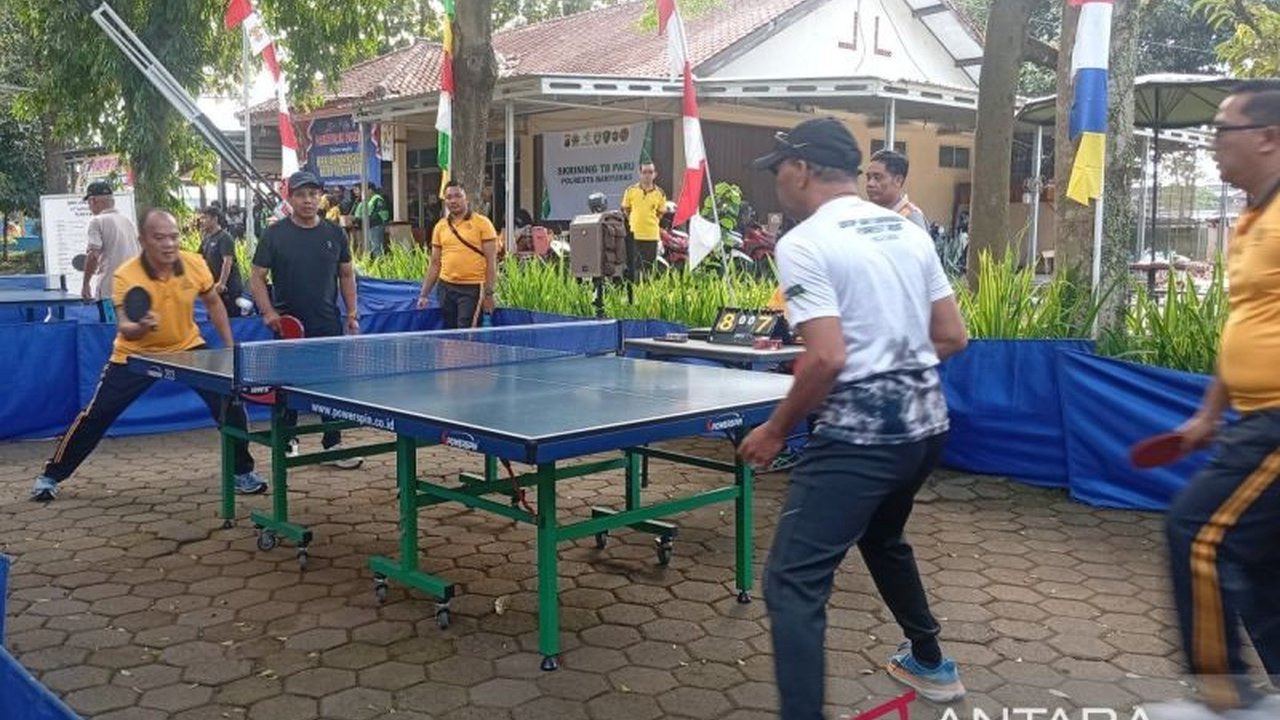Polresta Banyumas memperkuat sinergi dengan berbagai elemen masyarakat melalui olahraga bersama dan bakti sosial jelang Hari Bhayangkara ke-80. Kegiatan ini menegaskan komitmen Polresta Banyumas dalam meningkatkan kepercayaan publik.