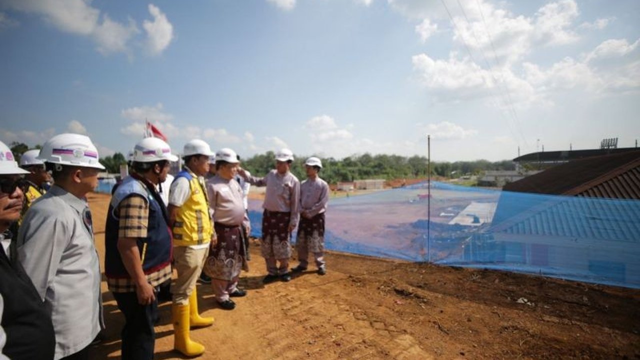 Pembangunan Sekolah Rakyat di Kabupaten Kuantan Singingi, Riau, menunjukkan progres signifikan mencapai 76 persen dan ditargetkan beroperasi Juli 2026. Fasilitas ini akan menampung 450 siswa.