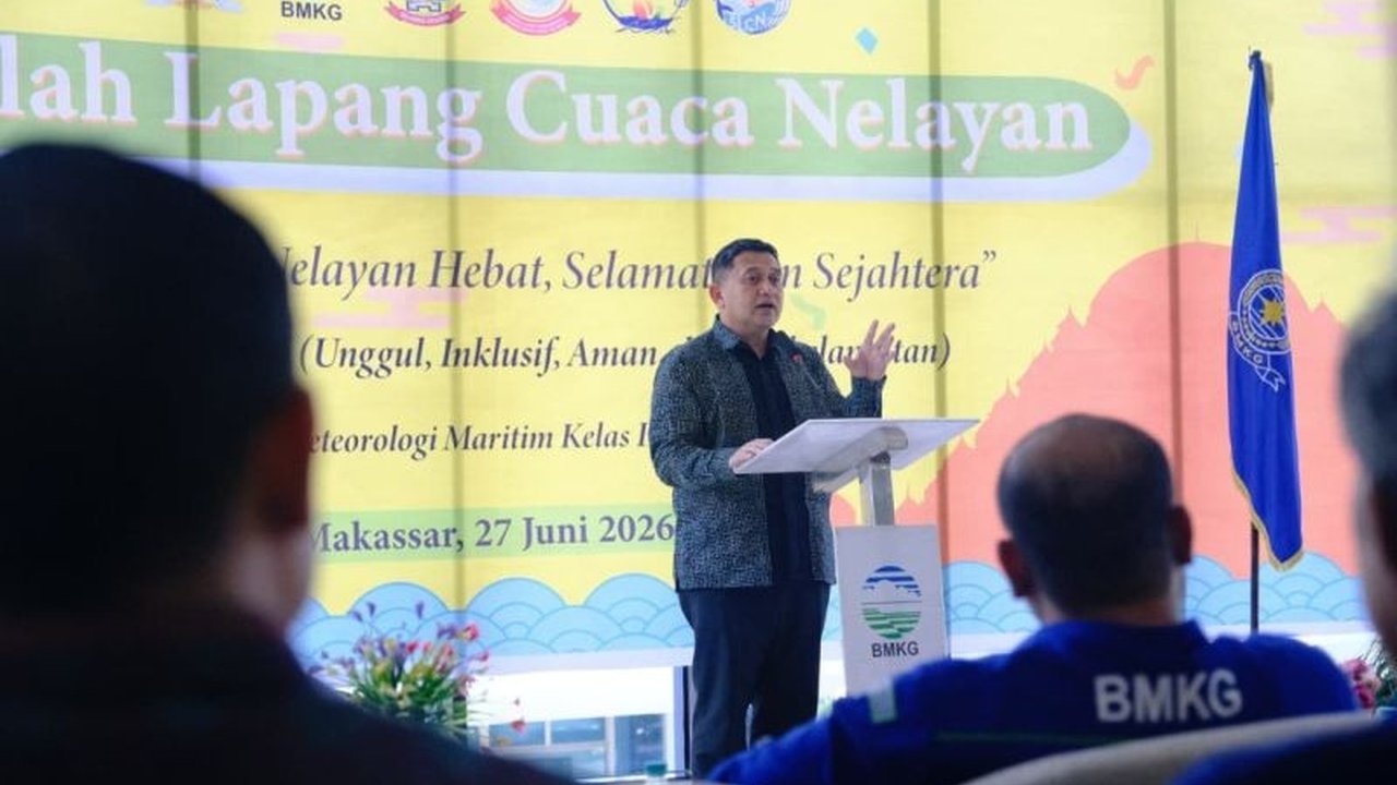 Puluhan nelayan dan pelaku usaha perikanan di Makassar mengikuti SLCN Makassar 2026. Pelatihan ini bertujuan meningkatkan keselamatan dan produktivitas hasil tangkapan di tengah tantangan cuaca maritim.