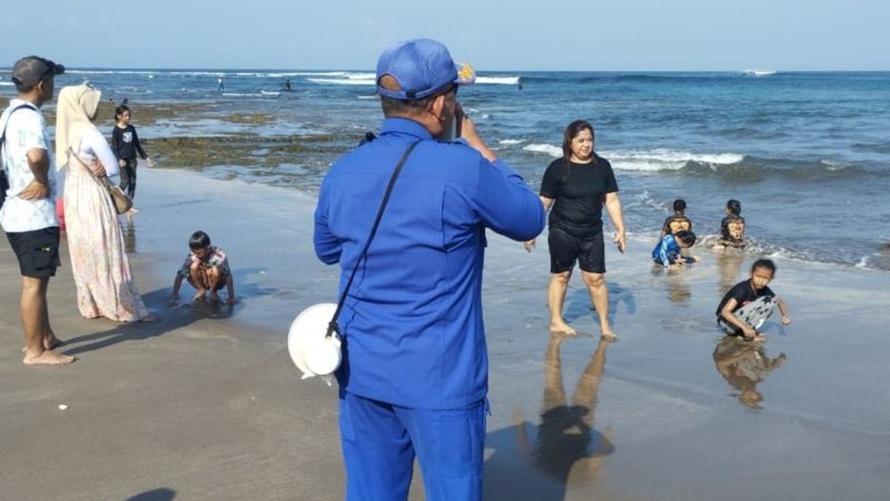 Satpolairud Garut gencar melakukan patroli keselamatan pantai di kawasan wisata selatan Garut selama libur sekolah, mengedukasi wisatawan demi mencegah kecelakaan laut dan gangguan kamtibmas.