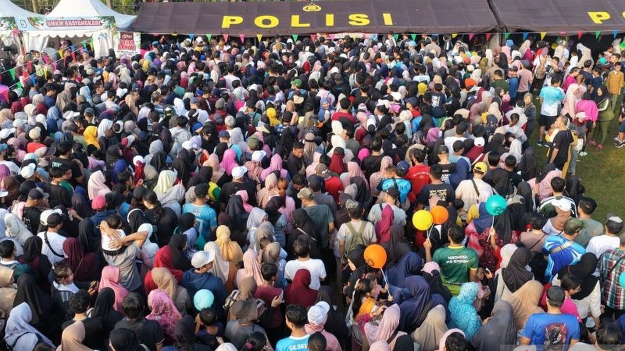 Ribuan Warga Serbu Pasar Rakyat Polri di Cikarang Bekasi, Rayakan HUT Bhayangkara ke-80
