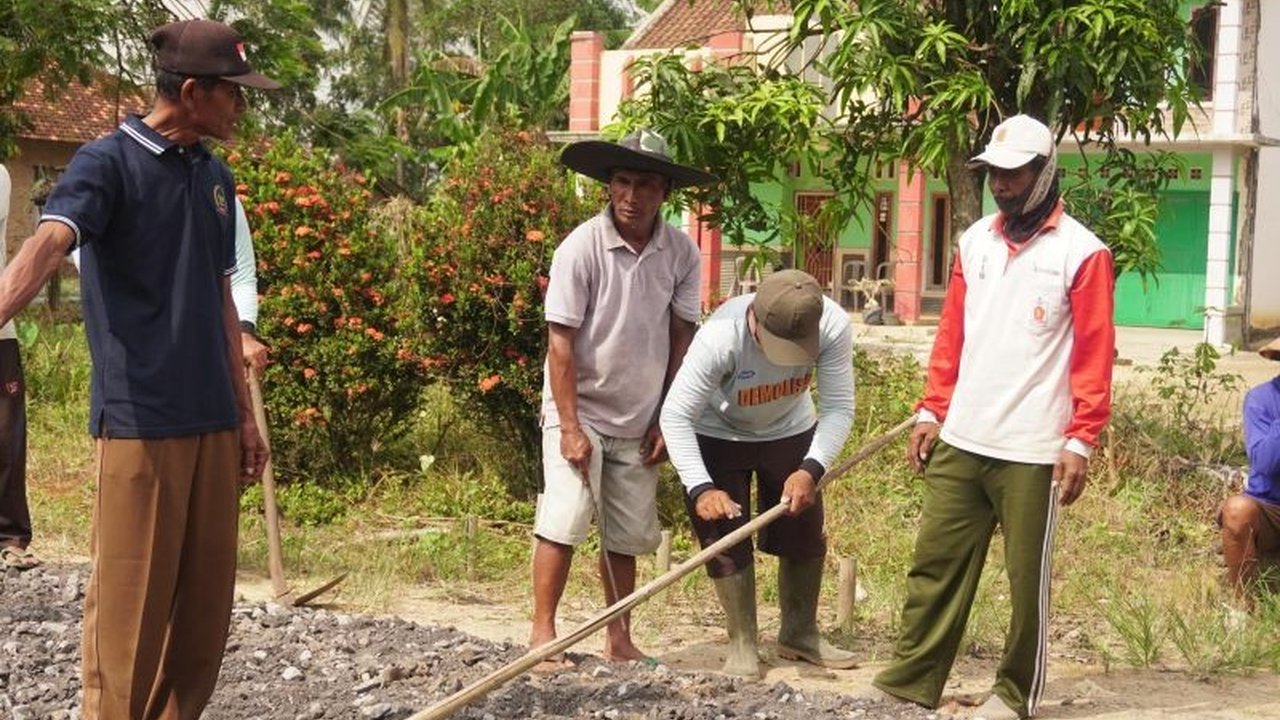 PT Hakaaston (HKA) Maintenance, pengelola Tol Bakauheni–Terbanggi Besar, menunjukkan komitmen nyata dengan melakukan perbaikan jalan rusak di Lampung Tengah, meningkatkan mobilitas warga.