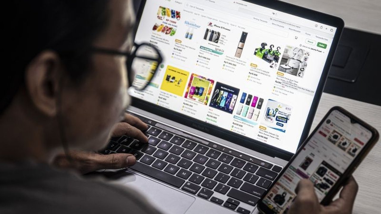 Peneliti Indef mengusulkan masa transisi memadai untuk pungutan PPh melalui marketplace, penting agar UMKM siap dengan NPWP dan pembukuan sebelum Juli 2026.