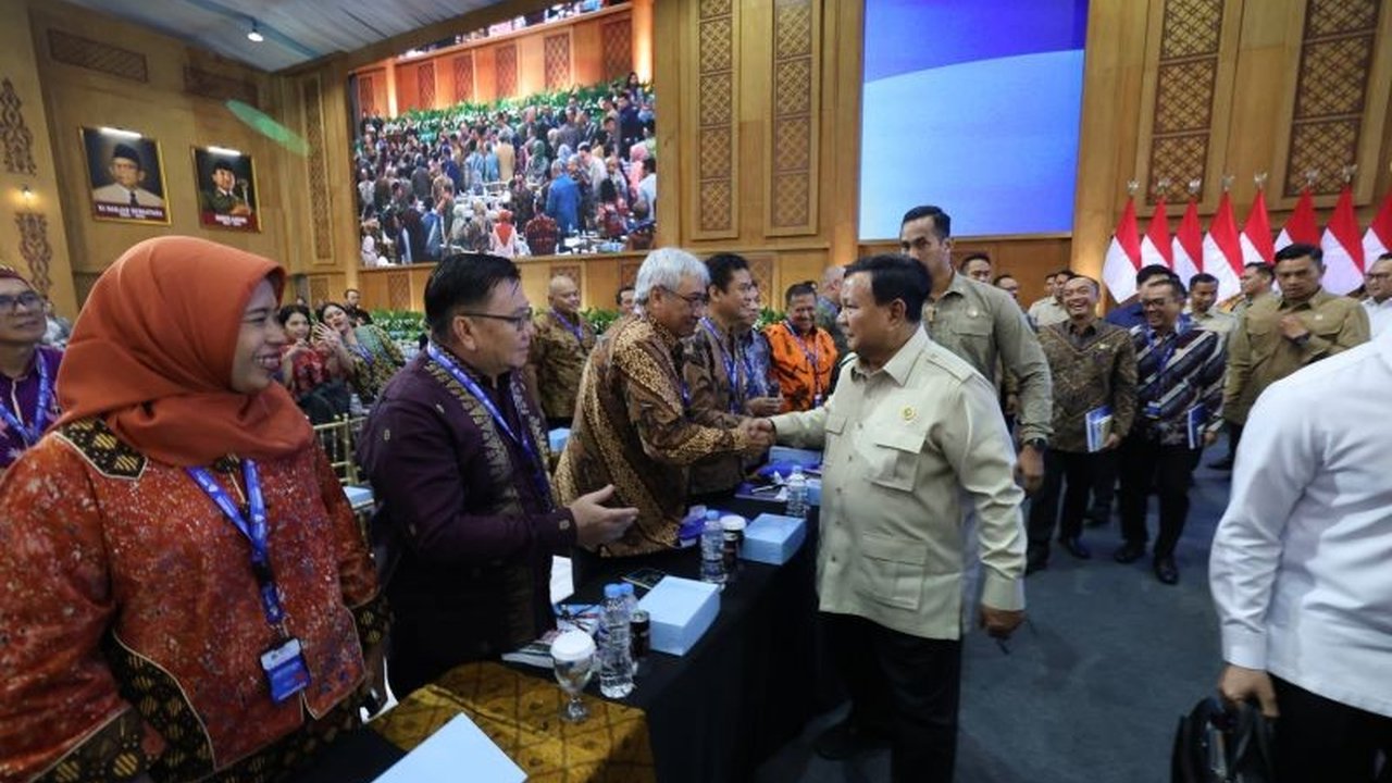Presiden Prabowo Subianto menegaskan pemerintah sangat terbuka terhadap berbagai aspirasi dan masukan masyarakat, termasuk yang disampaikan melalui media sosial, demi kemajuan bangsa.