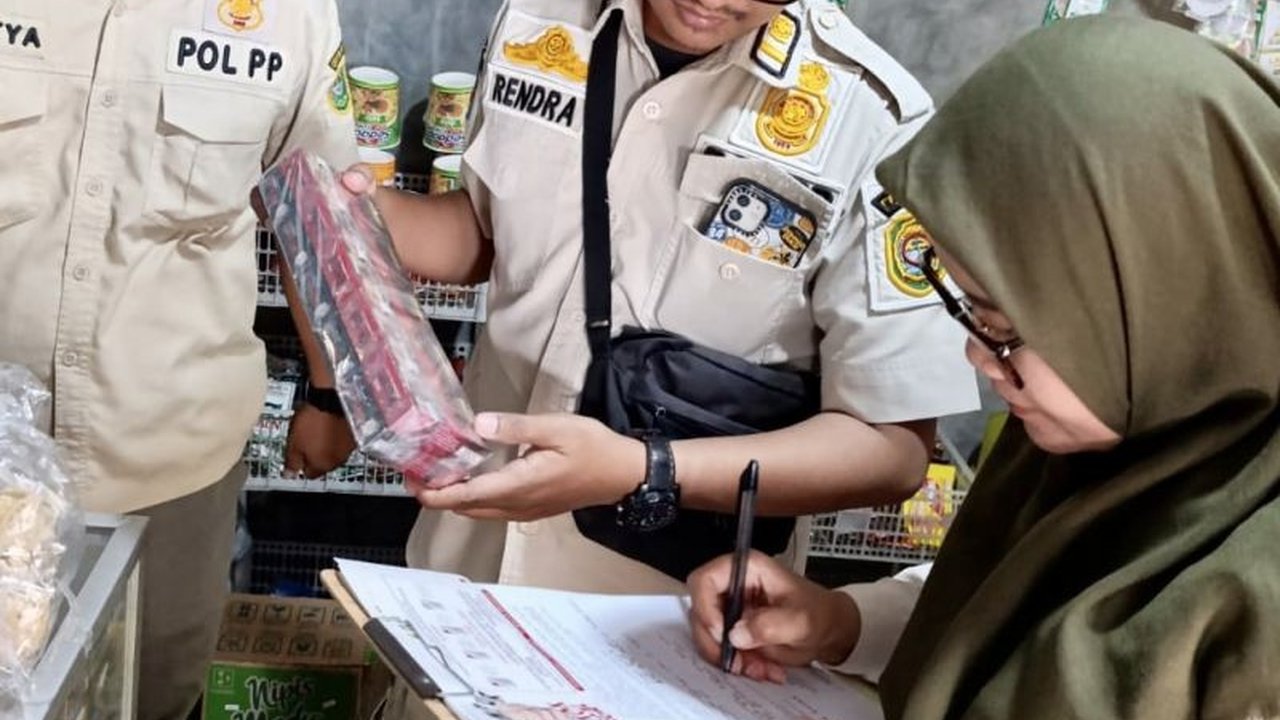 Satpol PP Bantul intensifkan Pemberantasan Rokok Ilegal di wilayahnya. Lebih dari 4.000 batang rokok tanpa cukai berhasil diamankan dalam operasi Juni 2026, mengungkap modus peredaran dan sanksi hukumnya.