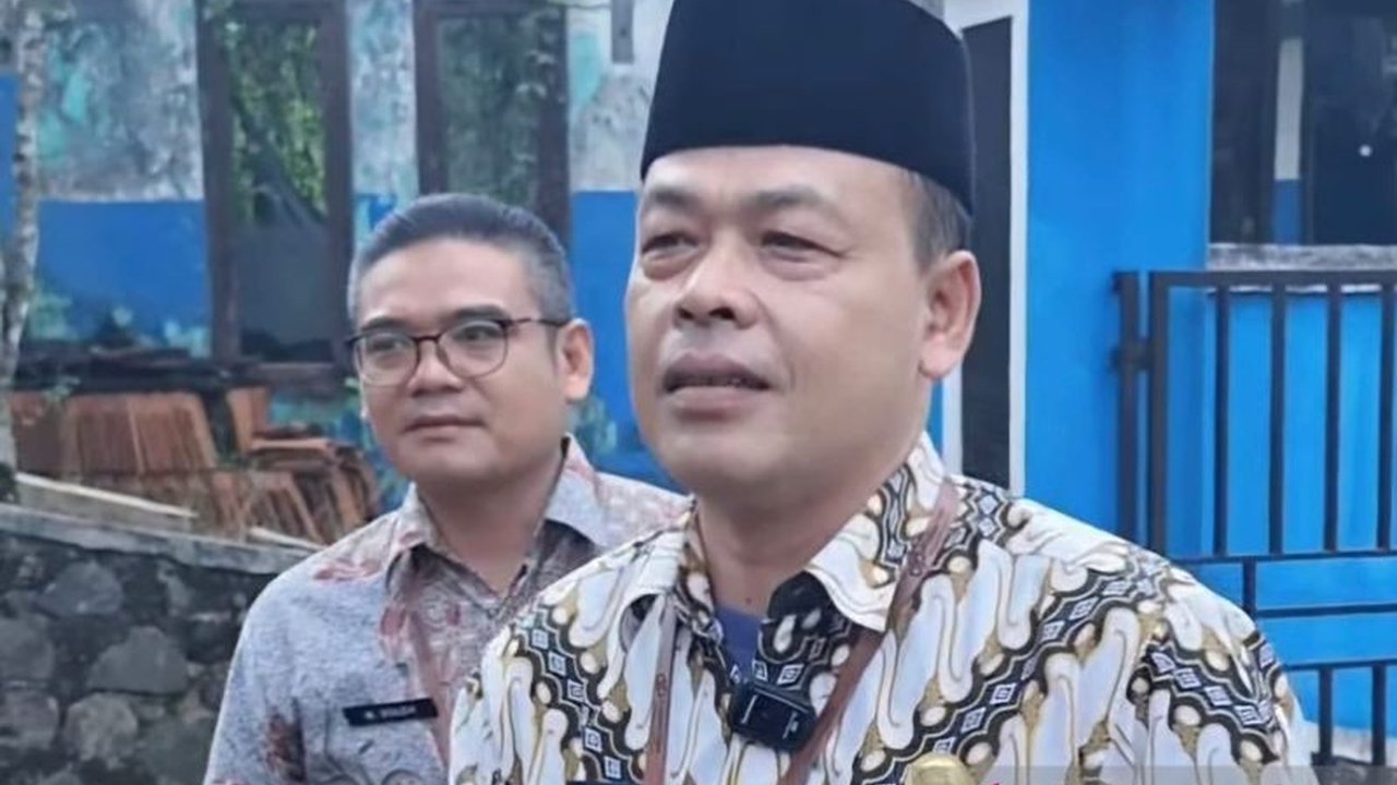 Disdikpora Cianjur memastikan program revitalisasi sekolah swasta dari Kemendikdasmen berjalan optimal. Ini bertujuan meningkatkan mutu sarana dan prasarana pendidikan di Cianjur.