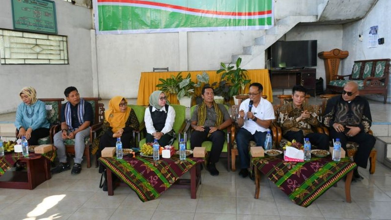 Wamenkop Hj Farida Farichah dukung penuh penguatan koperasi di Lombok Timur sebagai pilar ekonomi, percepatan penurunan kemiskinan, dan benteng dari pinjaman online ilegal.