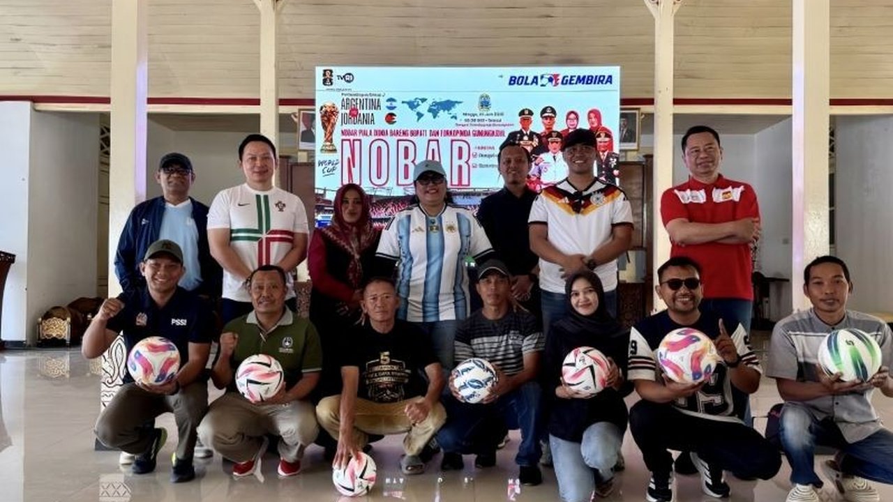 Bupati Gunungkidul Endah Subekti Kuntariningsih optimistis kegiatan Nobar Piala Dunia UMKM Gunungkidul dapat mendongkrak perekonomian lokal dan mempererat kebersamaan masyarakat.