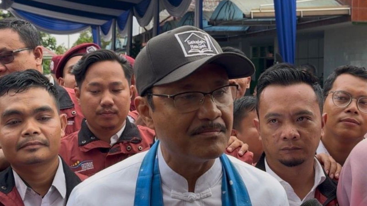 Menteri Sosial Syaifullah Yusuf menegaskan validitas data penerima manfaat adalah kunci keberhasilan Program Sekolah Rakyat. Ini demi memastikan bantuan pendidikan tepat sasaran dan mengentaskan kemiskinan.