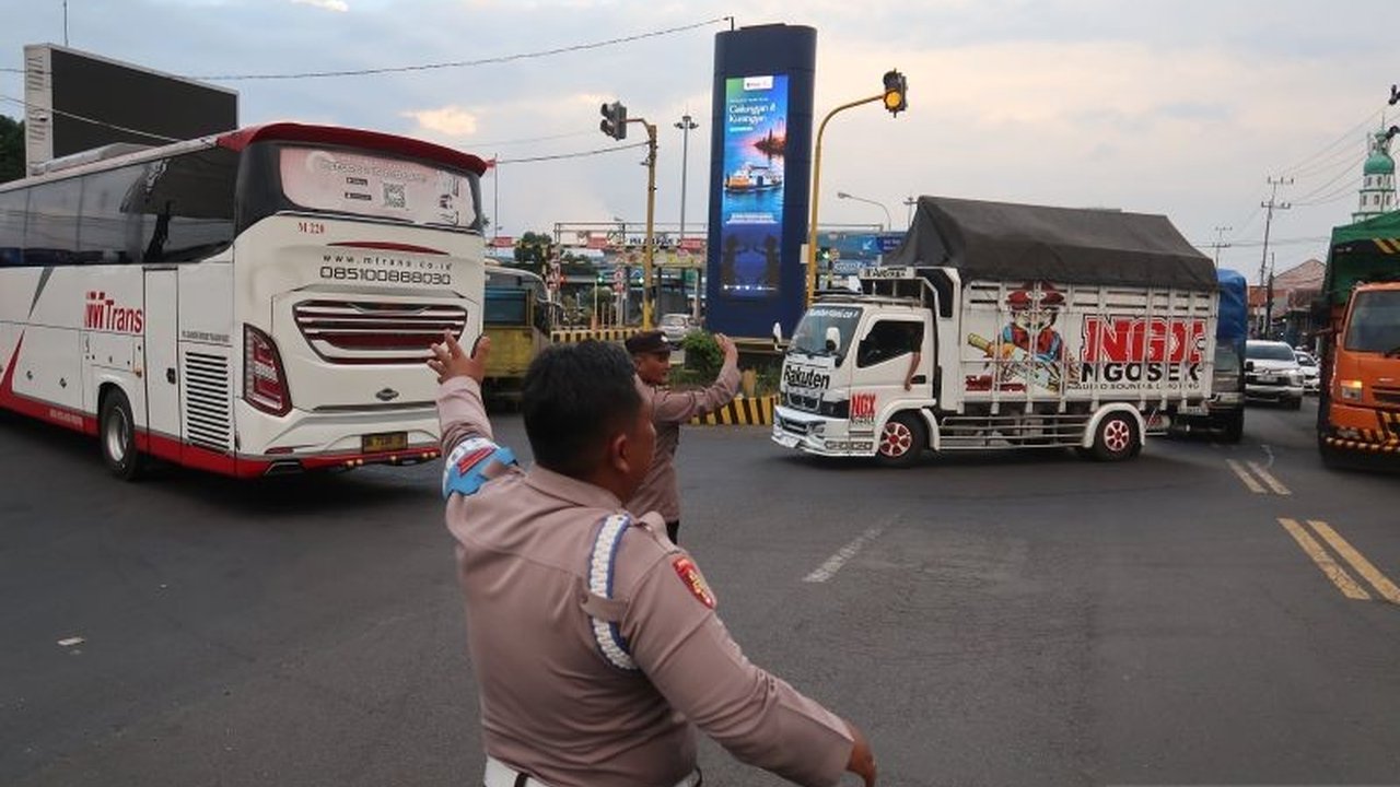 PT ASDP Indonesia Ferry bersama pemangku kepentingan mempercepat penanganan kepadatan Ketapang-Gilimanuk yang sempat terjadi, dengan antrean kendaraan yang kini berangsur terurai.