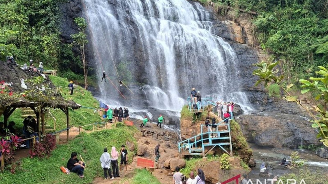 Dinas Kebudayaan dan Pariwisata Kabupaten Cianjur mengintensifkan promosi wisata Cianjur dari utara hingga selatan, melibatkan influencer dan pelaku pariwisata, demi mencapai target tiga juta kunjungan wisatawan pada tahun 2026.