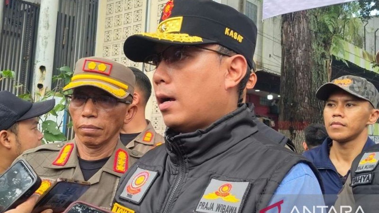 Pemerintah Kabupaten Cianjur memperketat razia pelajar bolos sekolah di berbagai titik. Sanksi tegas menanti siswa yang terjaring demi menekan angka ketidakhadiran dan memastikan disiplin pendidikan.