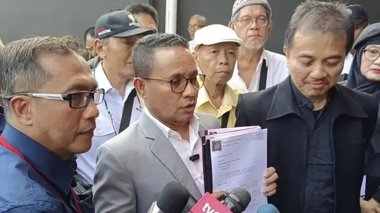 Roy Suryo Saat Hadiri Sidang Perdana di Pengadilan Negeri Jakarta Selatan. (Ady Anugrahadi/Liputan6.com)
