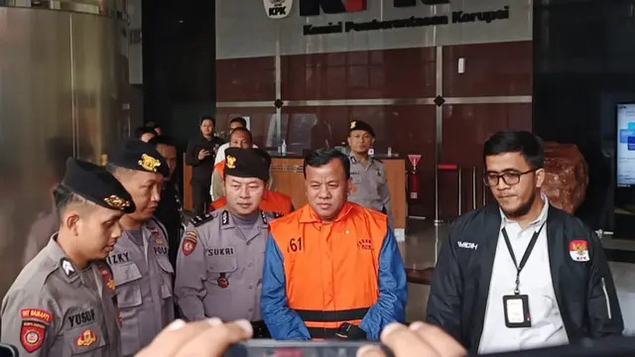 Bupati Kuansing, Suhardiman Amby resmi ditahan KPK (Foto: Dimas/Liputan6.com)