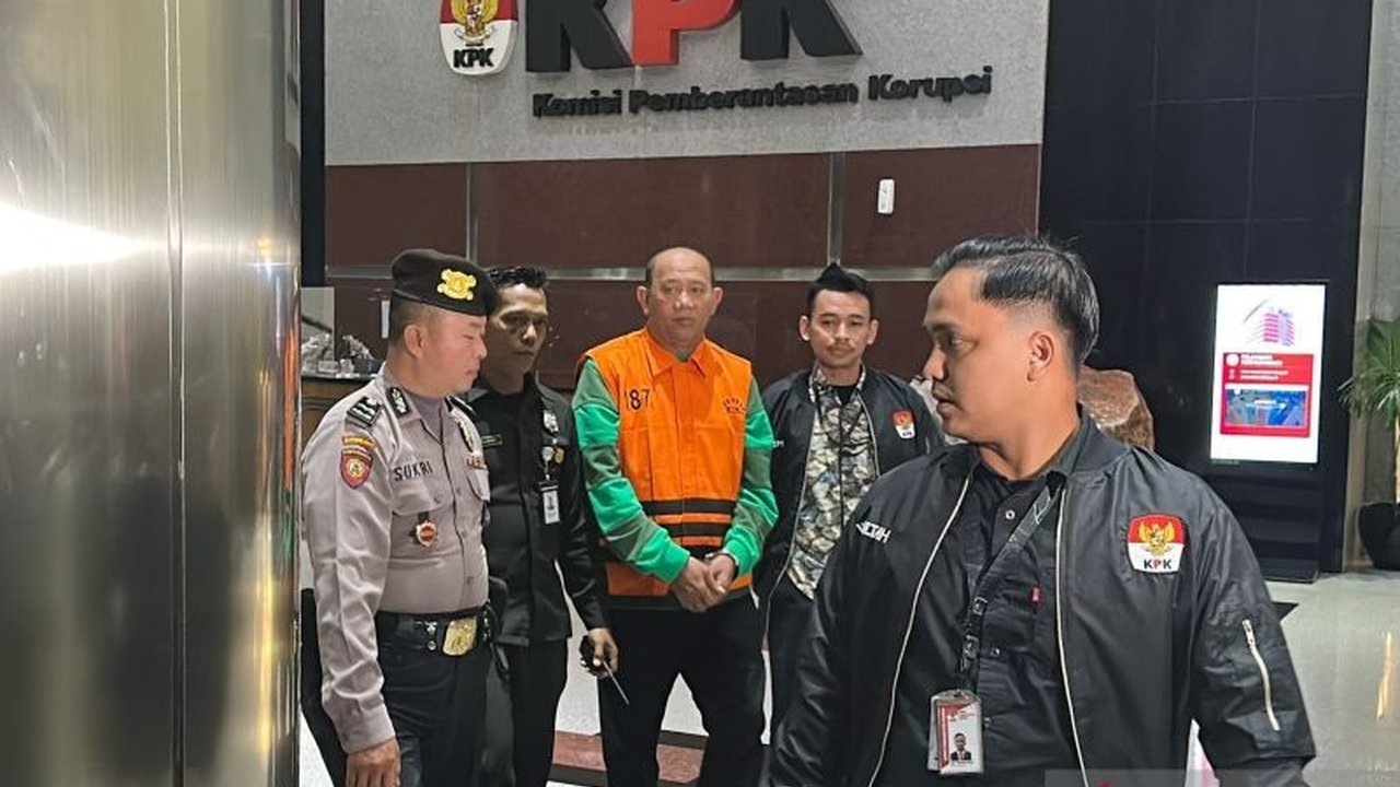 Komisi Pemberantasan Korupsi (KPK) mengungkap fakta mengejutkan terkait tim sukses Bupati Langkat Syah Afandin yang diduga mendapatkan 85 proyek senilai Rp10,2 miliar di lingkungan Pemerintah Kabupaten Langkat. Simak detail dugaan suap proyek ini.