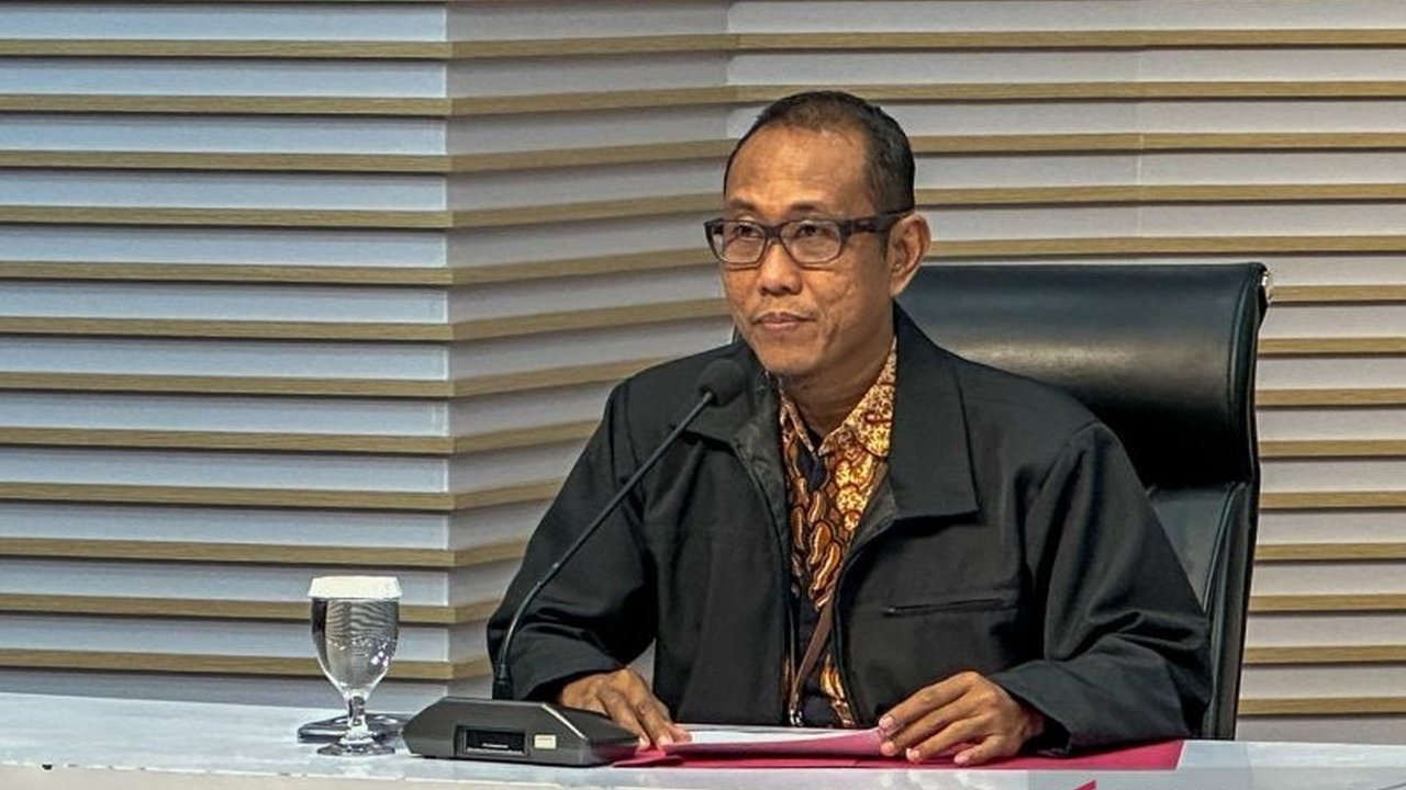 KPK mendalami dugaan kebocoran informasi operasi tangkap tangan (OTT) di Kuantan Singingi dan Langkat. Penyelidikan ini bertujuan memastikan integritas operasi dan meminimalkan potensi kebocoran.