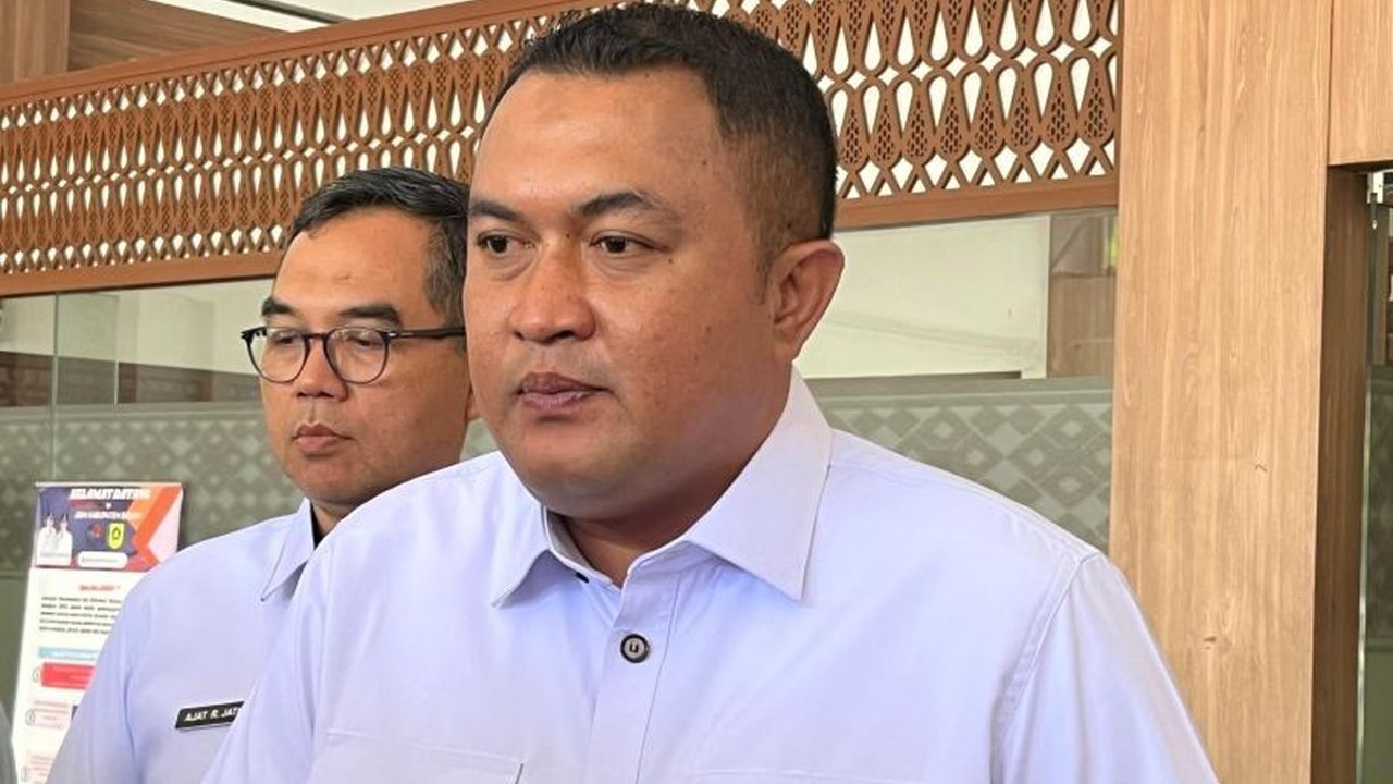 Bupati Bogor Rudy Susmanto menyerukan seluruh elemen masyarakat untuk memerangi praktik judi online setelah data PPATK menunjukkan Kabupaten Bogor memiliki jumlah pemain judi online terbanyak di Indonesia, mengancam masa depan generasi muda.