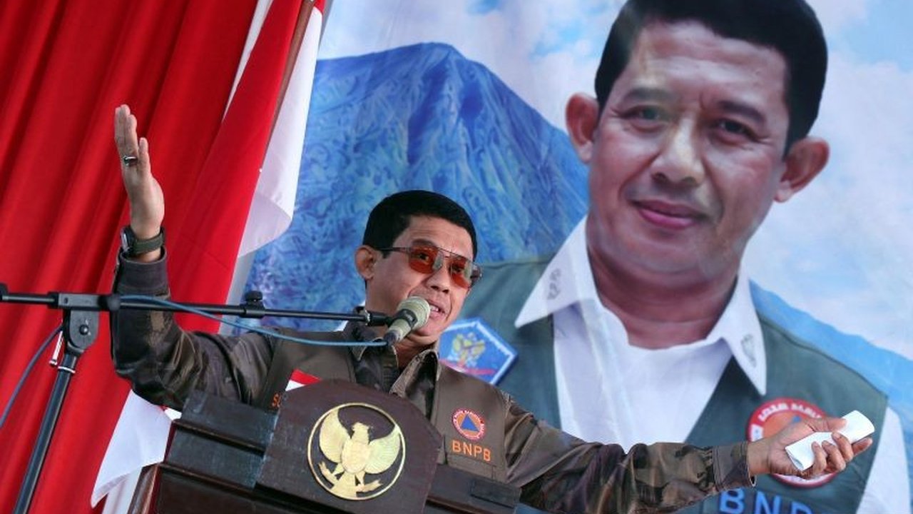Badan Nasional Penanggulangan Bencana (BNPB) mendesak pemerintah daerah bersiap menghadapi potensi krisis air bersih El Nino. Fenomena ini diperkirakan berlangsung hingga 11 bulan dan mengancam pasokan air di berbagai wilayah Indonesia.