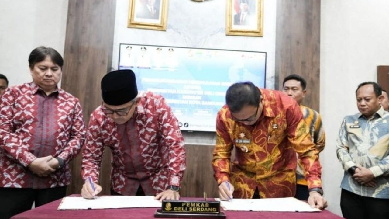 Pemerintah Kabupaten Deli Serdang dan Pemerintah Kota Bandung resmi menandatangani Nota Kesepahaman (MoU) untuk memperkuat Transformasi Digital Deli Serdang Bandung serta pengembangan kawasan, menciptakan kolaborasi inovatif.