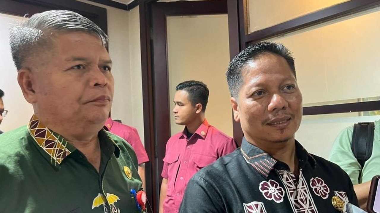 Plt Bupati Kuantan Singingi (Kuansing) Mukhlisin menunjuk Kepala BKPP Muradi sebagai Plh Sekda Kuansing, menggantikan pejabat lama yang menjadi tersangka KPK, demi kelancaran pelayanan publik.
