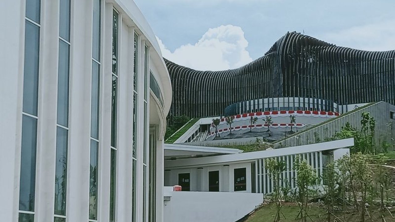 Otorita IKN meyakini Dampak Ekonomi Pembangunan IKN tahap dua (2025-2029) akan semakin pesat, mendorong transformasi ekonomi Kalimantan Timur dari sektor ekstraktif ke produktif dan menciptakan pusat pertumbuhan baru.