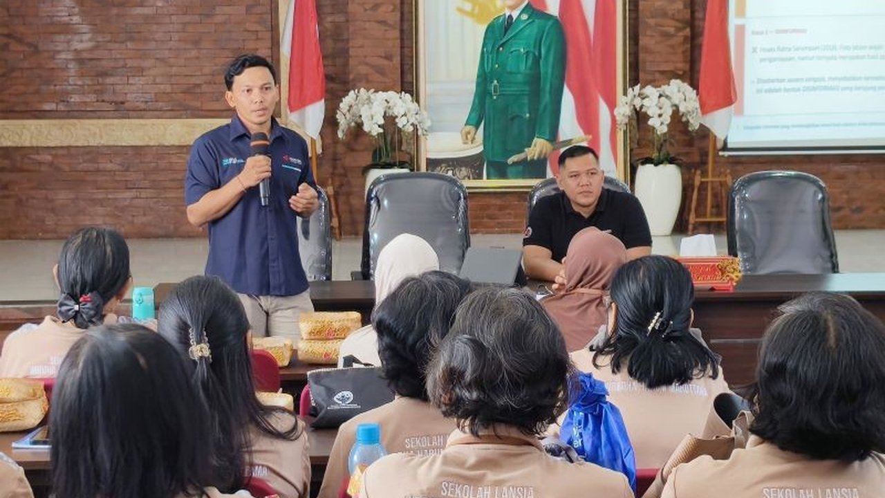 ANTARA Biro Bali gencar perkuat Literasi Digital Lansia di Denpasar, bekali mereka kemampuan tangkal hoaks dan informasi menyesatkan di era digital agar lebih berdaya dan mandiri.