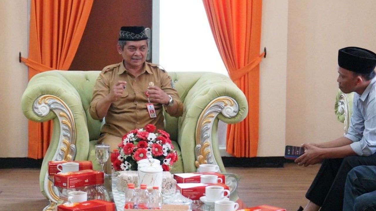 Bakorwil Malang mendorong peran guru dalam membangun literasi digital dan etika bermedia sosial bagi pelajar, menekankan pentingnya teladan dan pemanfaatan teknologi yang bertanggung jawab untuk membentuk generasi berintegritas.
