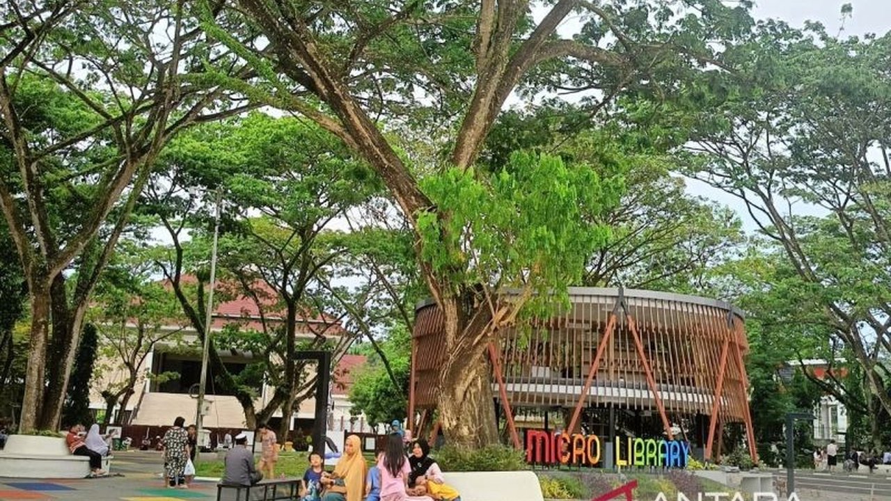 Kota Samarinda melampaui target RTH nasional berkat kontribusi lahan privat. Pemkot terus berupaya memenuhi target RTH publik 20%. Simak strategi dan tantangannya.