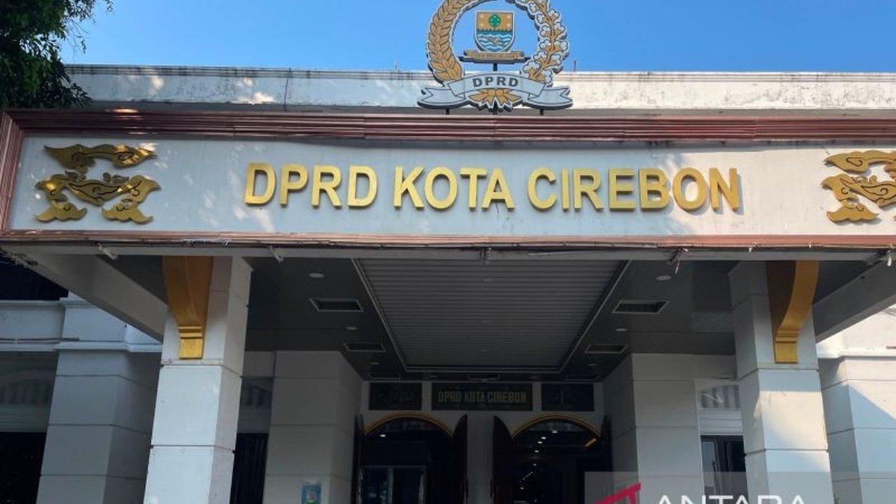 DPRD Kota Cirebon aktif membantu pemerintah daerah mencari solusi penyelesaian piutang PBB-P2 Kota Cirebon yang mencapai puluhan miliar rupiah, demi mengoptimalkan Pendapatan Asli Daerah (PAD) dan memperkuat fiskal daerah.