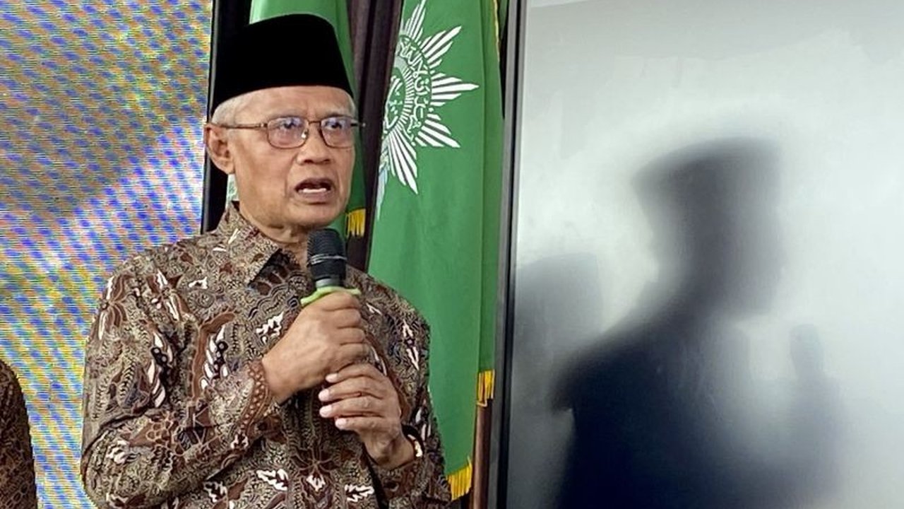 Ketua Umum PP Muhammadiyah Haedar Nashir menyerukan agar pendidikan bukan kekuasaan maupun ladang mencari uang, melainkan tanggung jawab besar mencerdaskan bangsa. Pesan ini ditujukan kepada para pemangku kebijakan.