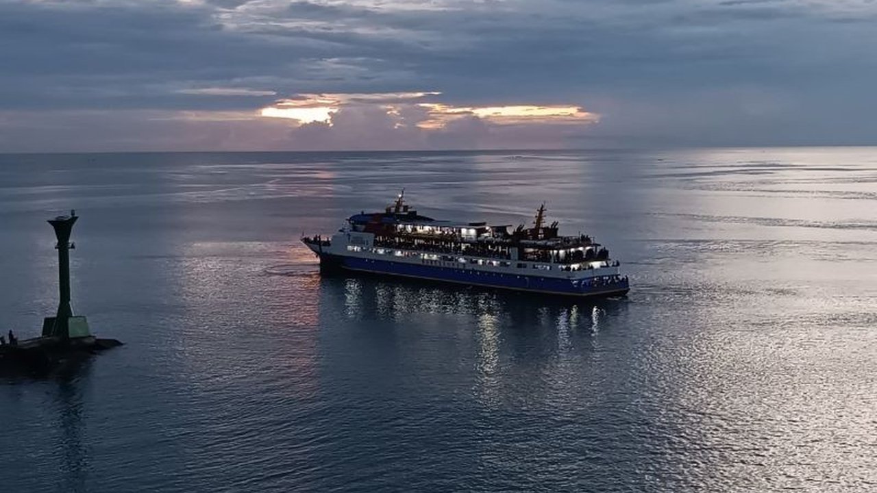 Badan Meteorologi, Klimatologi, dan Geofisika (BMKG) mengeluarkan peringatan dini waspada gelombang tinggi di perairan Sulawesi Utara dan sekitarnya hingga 8 Juli 2026, dengan ketinggian mencapai 2,5 meter.