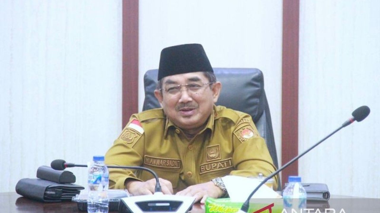 Riset mendalam fokus pada potensi ekonomi sawit di Tanjab Barat, Jambi, untuk mewujudkan sawit berkelanjutan. Ini mengintegrasikan produktivitas dan pelestarian lingkungan.
