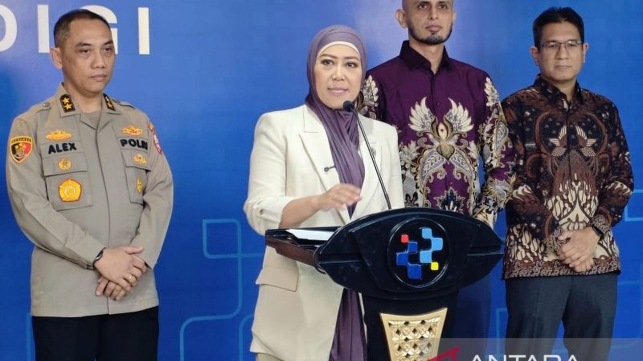 Menteri Komunikasi dan Digital Meutya Hafid mengungkap strategi canggih penyebaran judi online (judol) via spam komentar media sosial, menargetkan influencer regional dan bot, serta pentingnya kolaborasi lintas sektor.