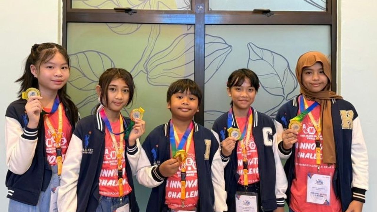 Sepuluh siswa Brilli Kids Leadership Elementary School Gorontalo menorehkan prestasi membanggakan dengan meraih Silver dan Bronze Award di ajang Asia Math Engineering Challenge (AMEC) 2026 di Malaysia.