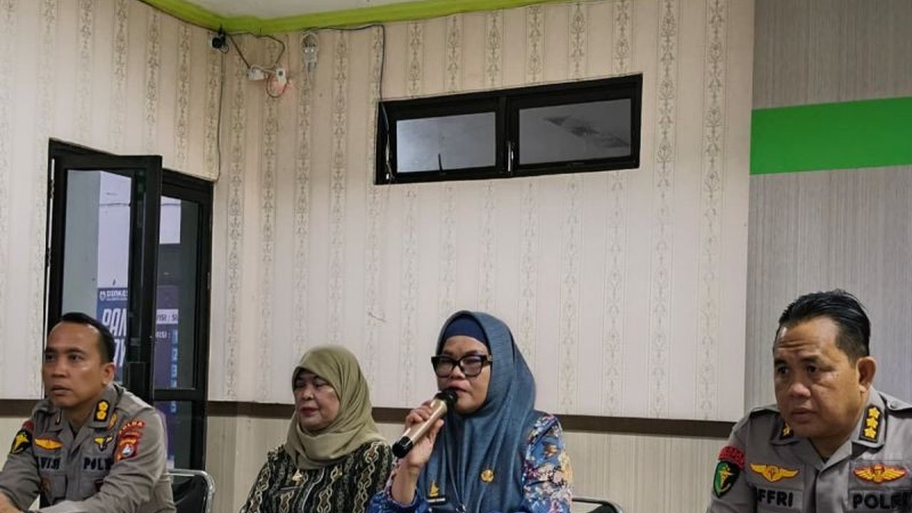 Polda Sulbar dan Dinkes P2KB Provinsi Sulawesi Barat bersinergi mempercepat eliminasi TBC. Kolaborasi ini penting mengingat tingginya kasus dan upaya memutus rantai penularan.