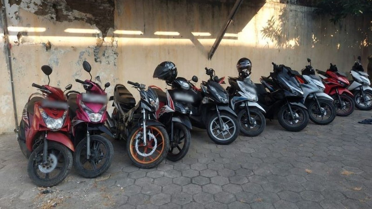Aksi Pembubaran Balap Liar Pati di Jalan Lingkar Selatan berhasil mengamankan 11 kendaraan bermotor dan sejumlah orang yang diduga terlibat, mengungkap dugaan taruhan puluhan juta rupiah.