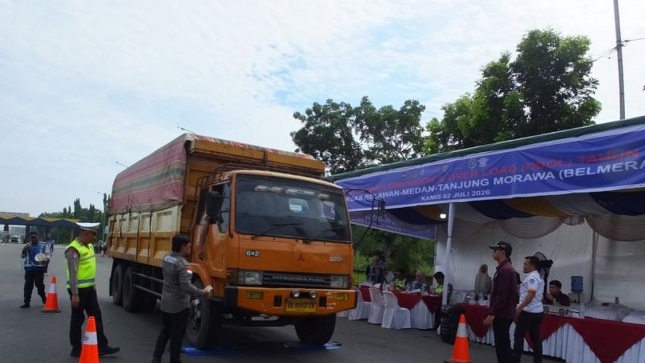 Representative Office 1 Jasamarga Nusantara Tollroad (RO1JNT) menggelar Operasi ODOL di Tol Belmera, menjaring puluhan kendaraan demi keselamatan dan kenyamanan pengguna jalan tol.